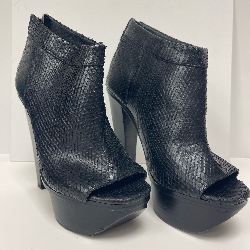 Steve Madden Black Platform Peep-Toe Shoes